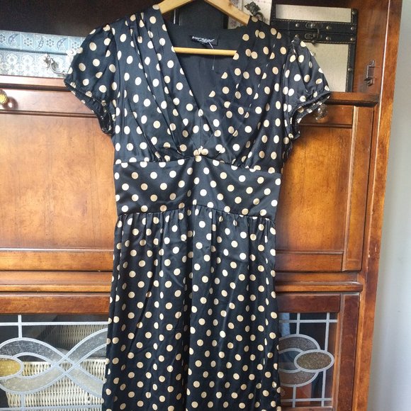 Betsey Johnson Dresses & Skirts - Beautiful Betsey Johnson Empire Dress Polka Dot sz 4